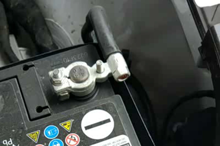 Welche drei Arten von Batterieklemmen gibt es?